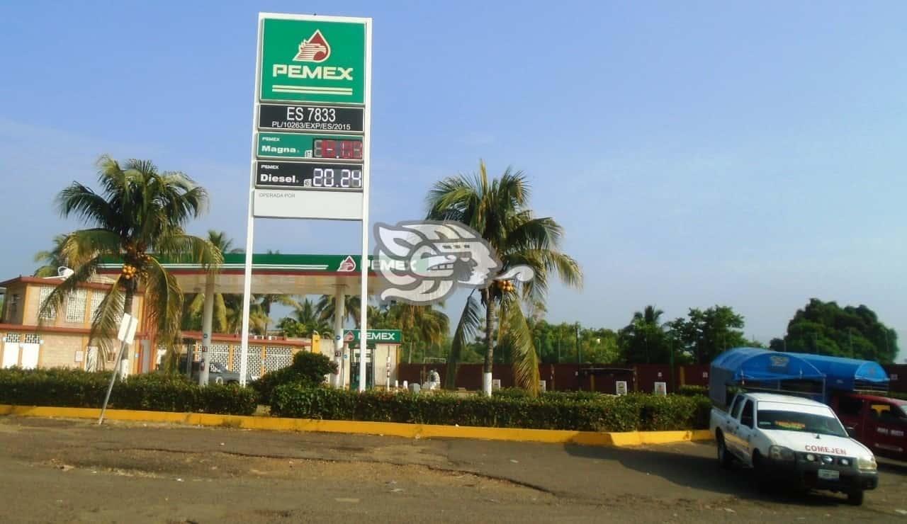 En sierra sur de Veracruz resienten constante alza de combustibles