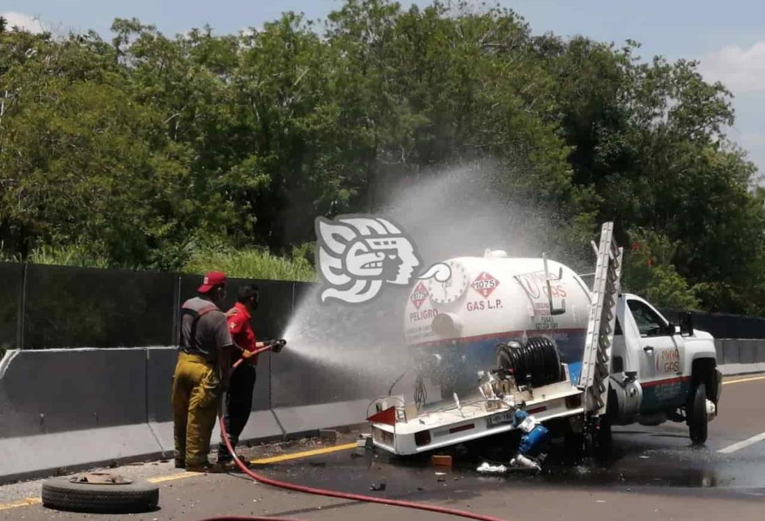 Chocan pipa cargada de gas en tramo Jáltipan de Morelos-Acayucan