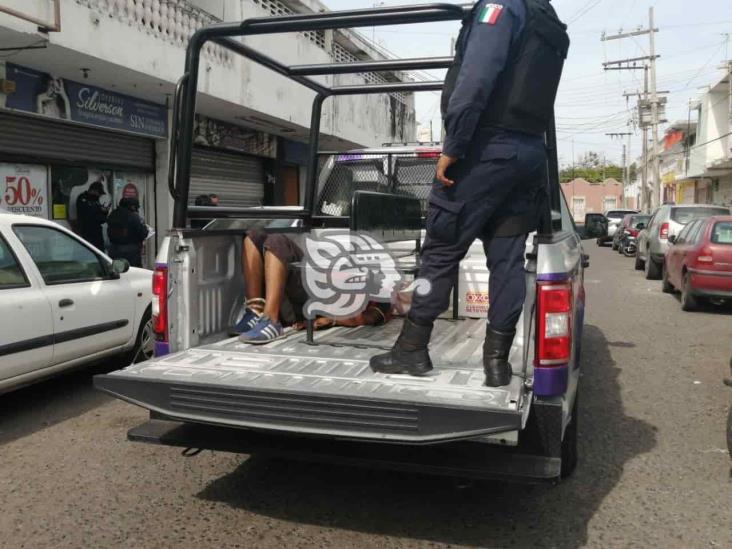 Amarran a sujeto que intento robar celular en zona de mercados