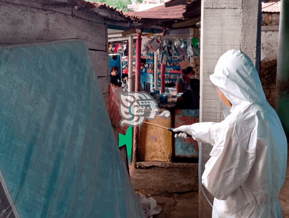 Abandonan en mercado de Agua Dulce un colchón infectado de Coronavirus