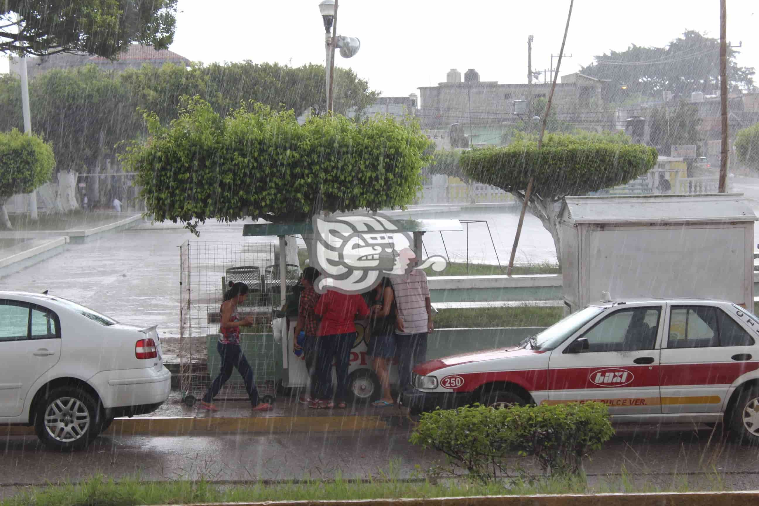 Tormenta deja en Agua Dulce dos viviendas sin techo y apagones