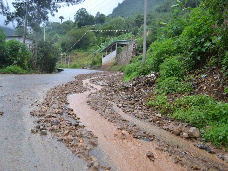 Derrumbes en carreteras y desbordamientos en ríos, tras lluvias en La Perla