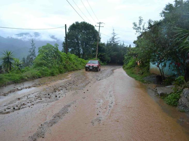 Derrumbes en carreteras y desbordamientos en ríos, tras lluvias en La Perla