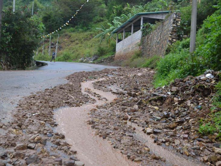 Derrumbes en carreteras y desbordamientos en ríos, tras lluvias en La Perla