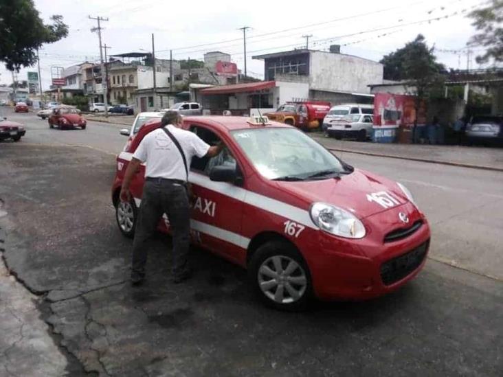 Bomberos  reparten despensas en Fortín