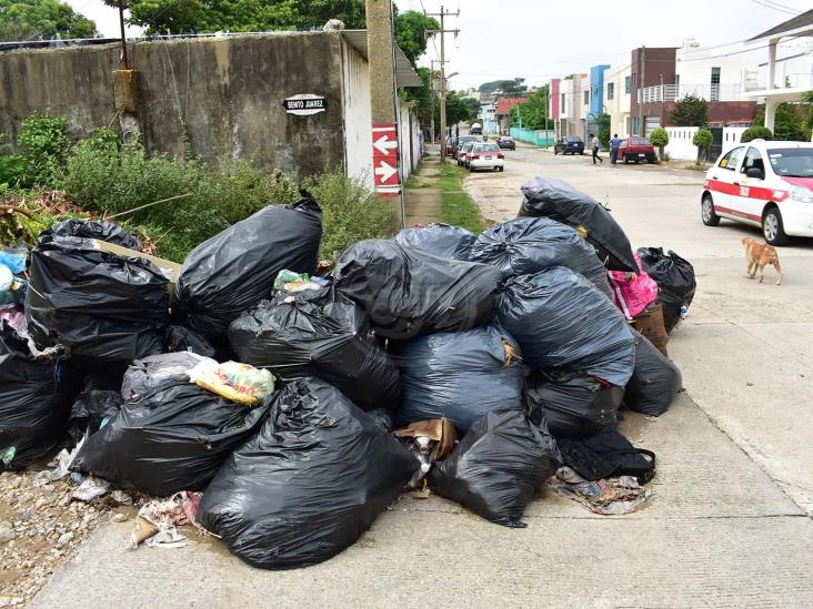 Más de 200 toneladas de basura invaden calles de Coatzacoalcos