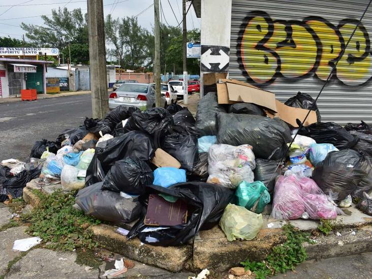 Más de 200 toneladas de basura invaden calles de Coatzacoalcos