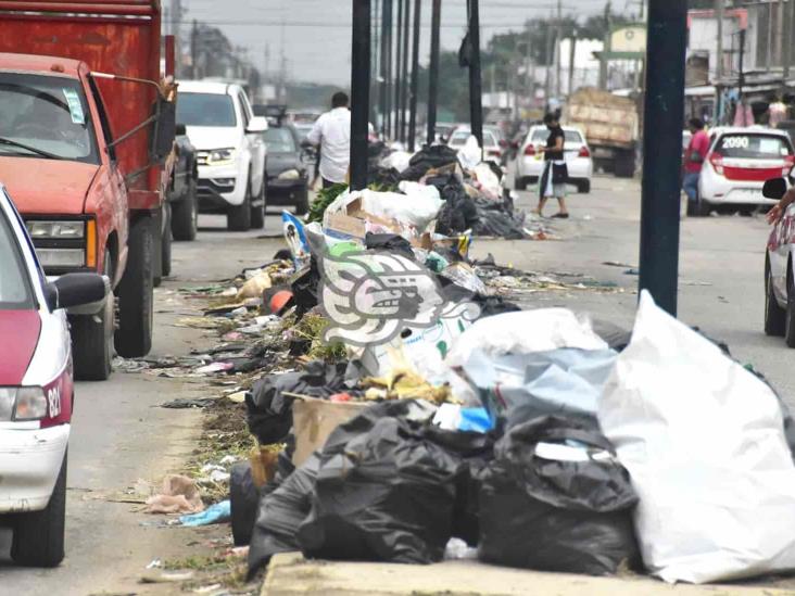 Más de 200 toneladas de basura invaden calles de Coatzacoalcos