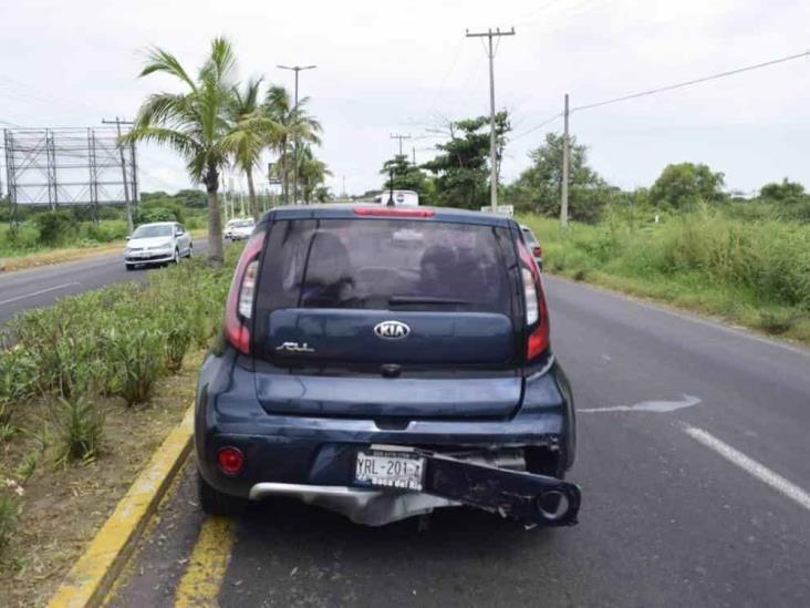 Accidente sobre carretera libre federal Veracruz Xalapa; deja solo daños materiales