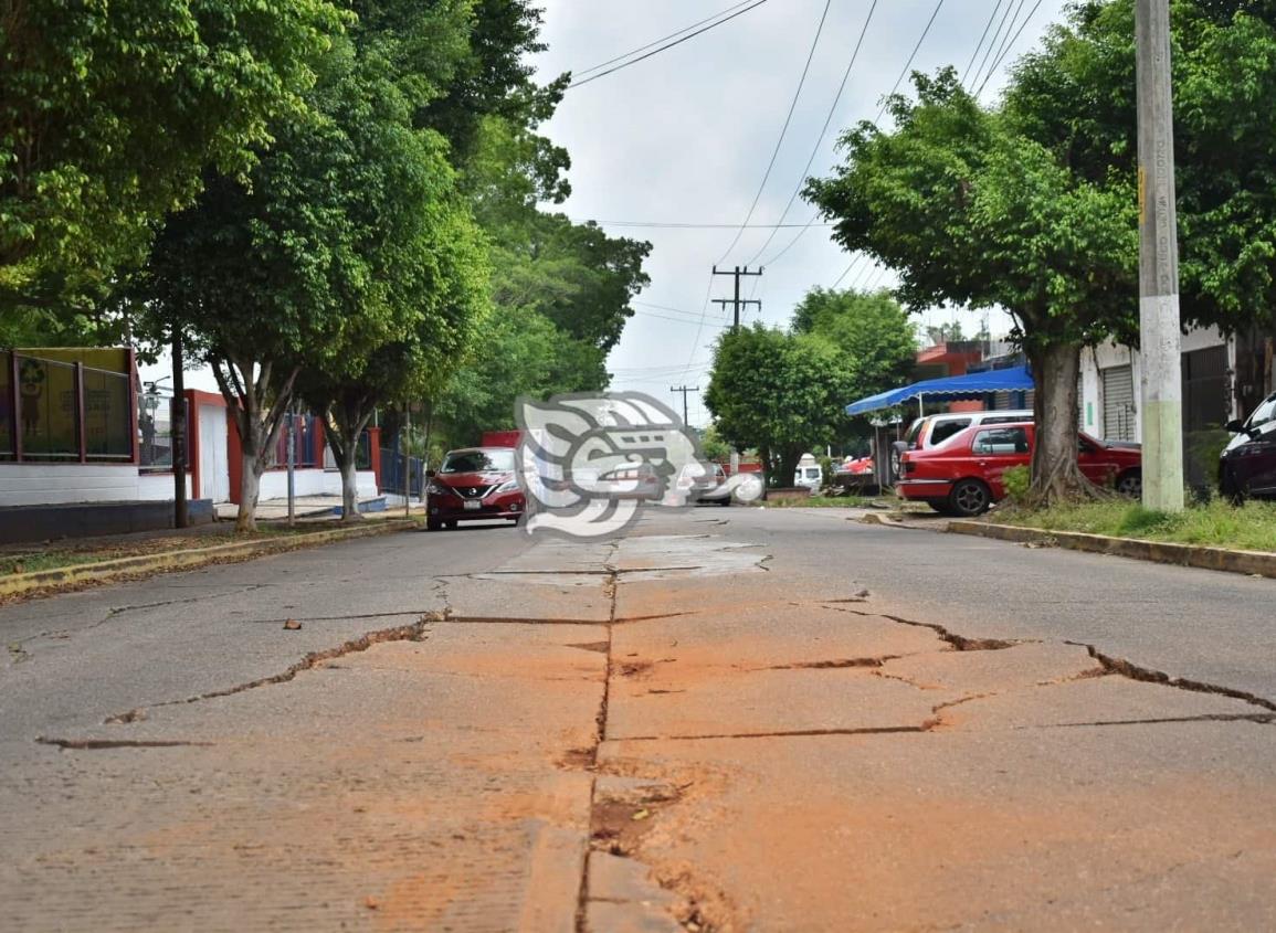 Hundimientos en calles de Acayucan por fugas y reparaciones de CAEV