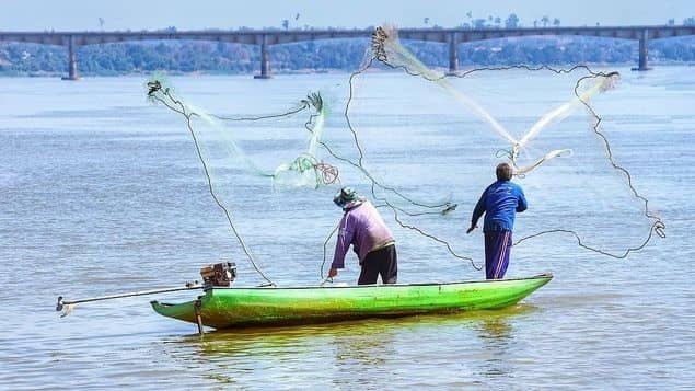 Desaparece joven pescador en Catemaco