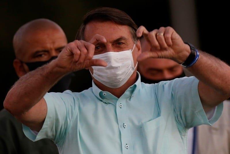 Bolsonaro dice estar tomando antibióticos por “moho en un pulmón”