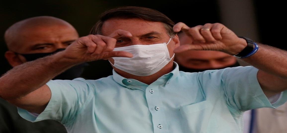 Bolsonaro dice estar tomando antibióticos por “moho en un pulmón”