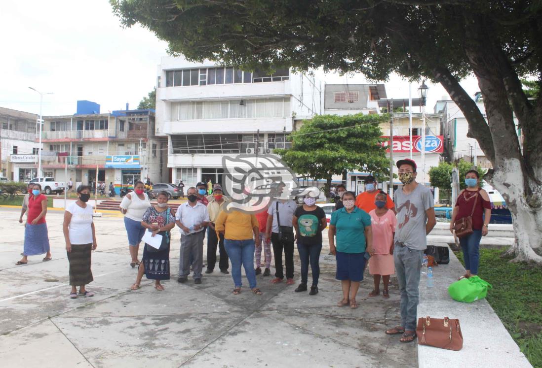 Comerciantes de parque en Agua Dulce refuerzan medidas sanitarias