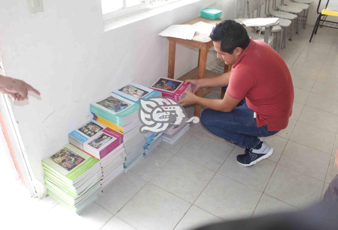 No llegarán a tiempo los libros al regreso a clases en Agua Dulce