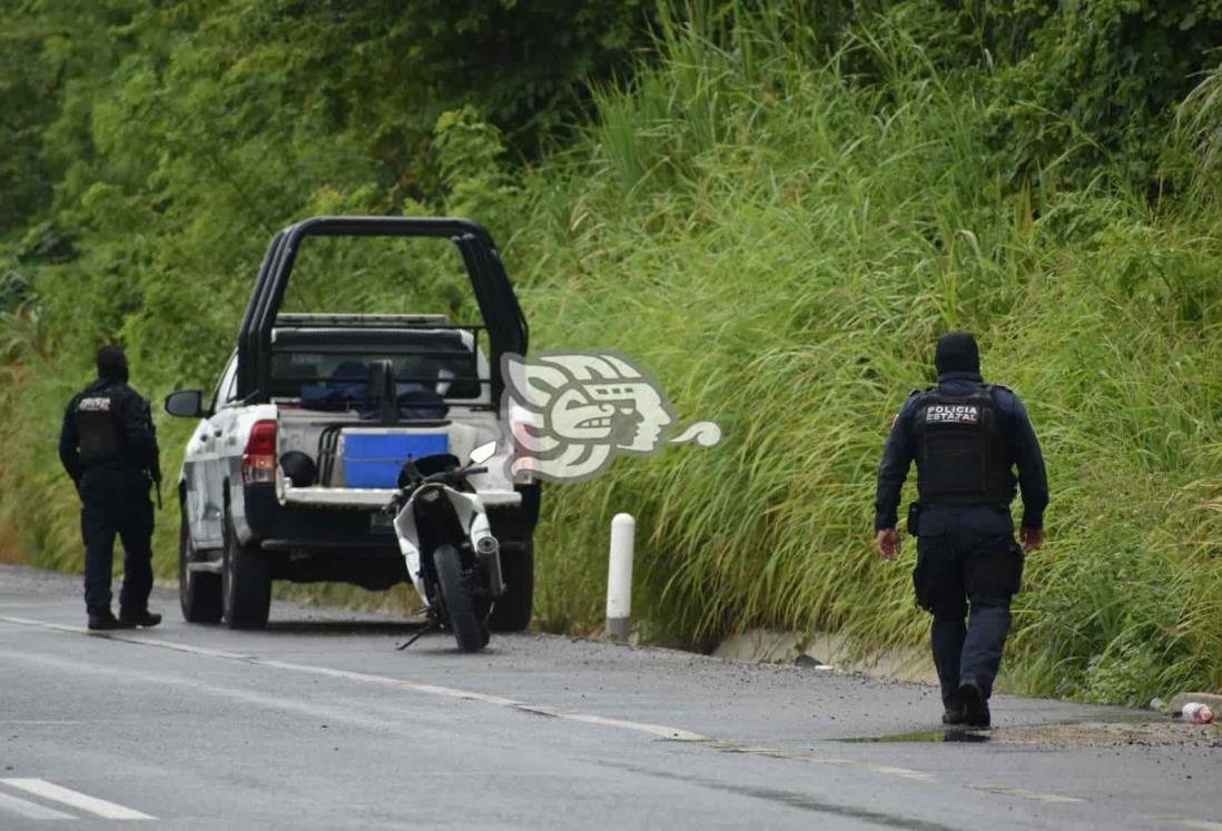 Aseguran motocicleta deportiva tras persecusión a balazos en Texistepec