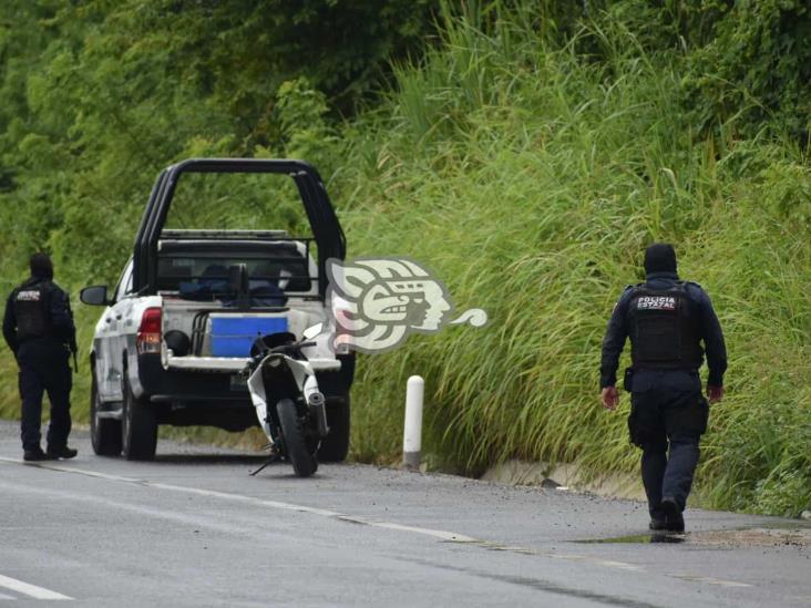 Aseguran motocicleta deportiva tras persecusión a balazos en Texistepec