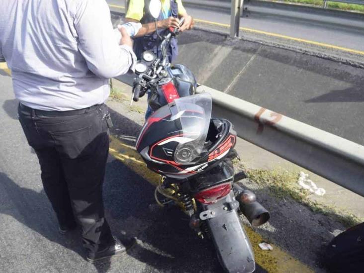 Se impacta pareja de motociclistas contra vehículo sobre autopista Veracruz-Cardel