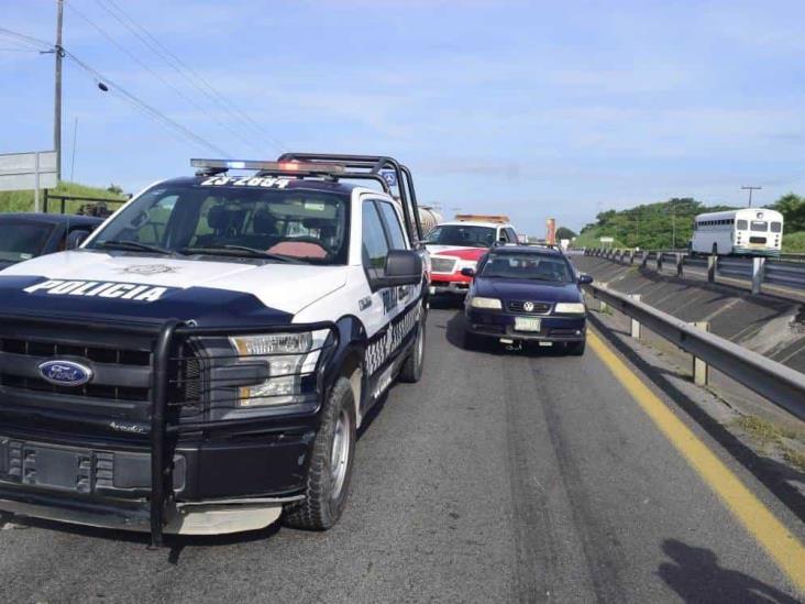 Se impacta pareja de motociclistas contra vehículo sobre autopista Veracruz-Cardel