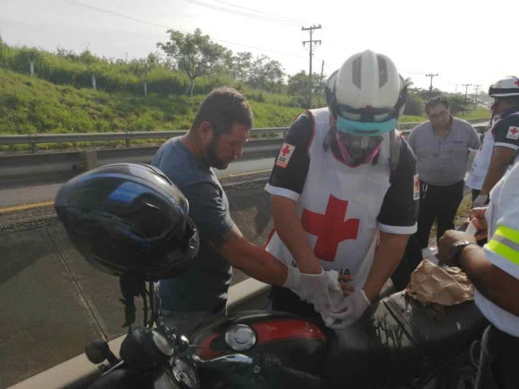 Se impacta pareja de motociclistas contra vehículo sobre autopista Veracruz-Cardel