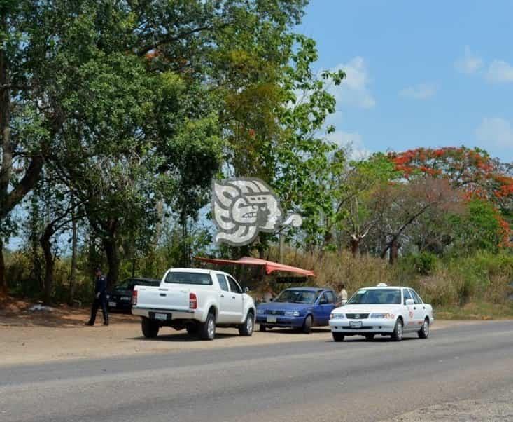 Roban camioneta sobre la Costera del Golfo de Acayucan