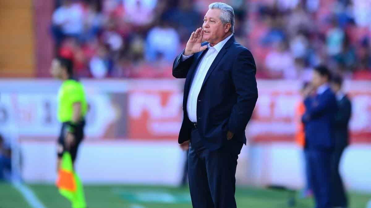 Vucetich podría llegar al banquillo de las Chivas