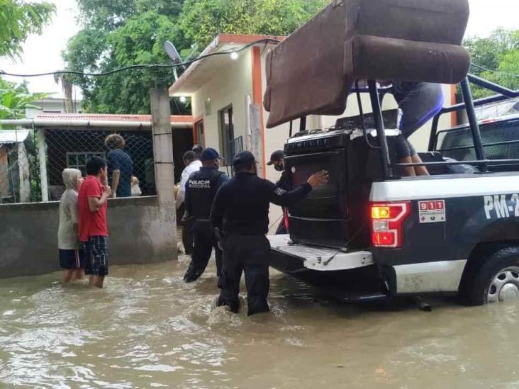 Por desbordamiento del río Cazones, decenas de familias son evacuadas