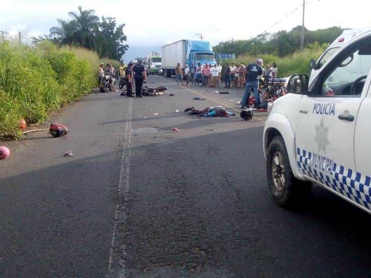 En la Córdoba-Veracruz embisten a pareja de motociclistas; 2 muertos y niña lesionada