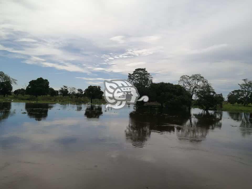 Por intensas lluvias quedó incomunicado el cerro de Nanchital