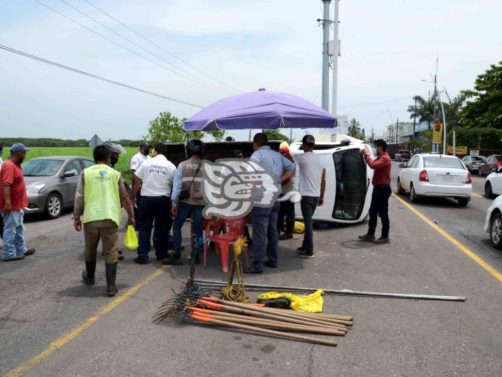 Cinco lesionados deja volcadura en carretera Veracruz-Medellín