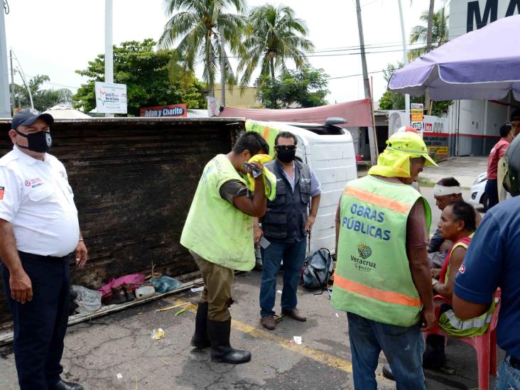 Cinco lesionados deja volcadura en carretera Veracruz-Medellín