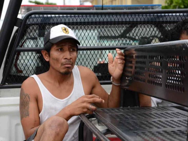 Detienen a dos sujetos por intentar saquear primaria en Veracruz