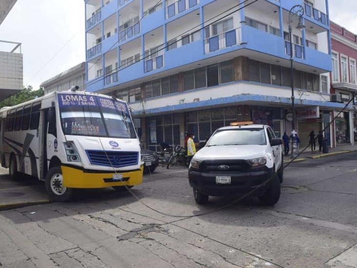 Camión se queda sin frenos en calles céntricas de Veracruz