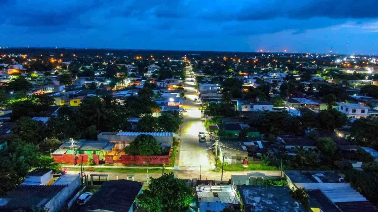 Con pavimento y alumbrado, Ayuntamiento transforma calle Margaritas