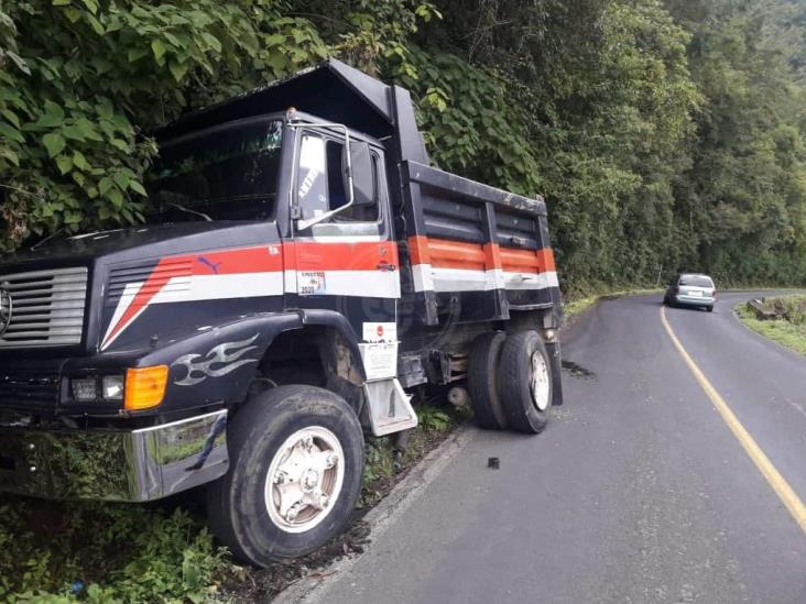 Alertan por deslizamiento de tierra en carretera Orizaba-Zongolica