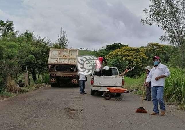 Comienza bacheo en la carretera Tatahuicapan-Pajapan