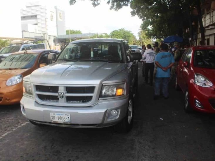 Conductor de camioneta atropella a joven en Veracruz