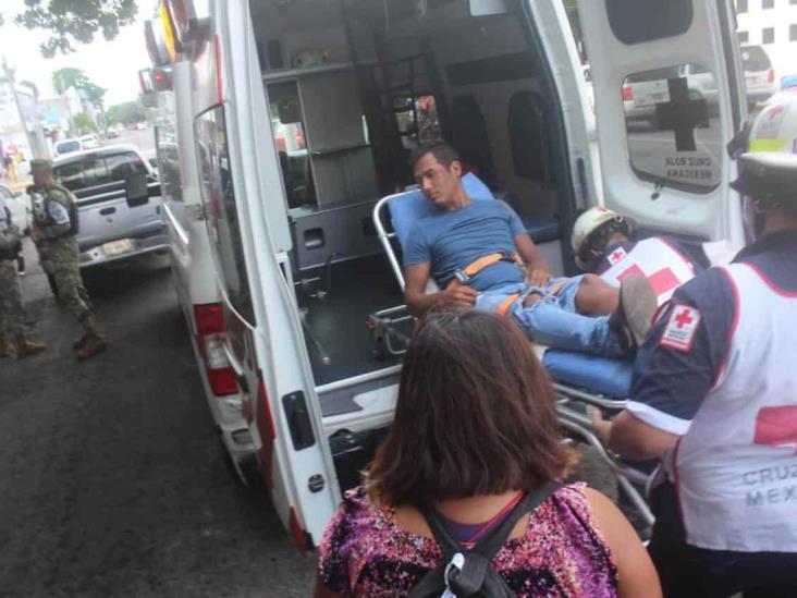 Conductor de camioneta atropella a joven en Veracruz