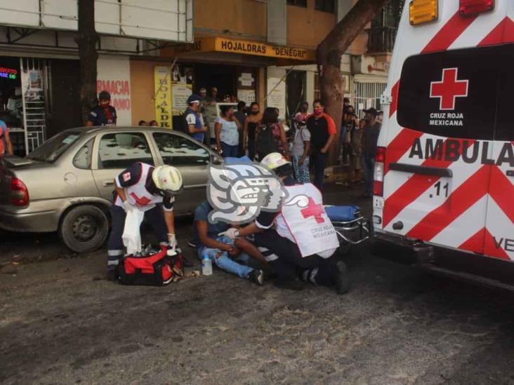 Conductor de camioneta atropella a joven en Veracruz