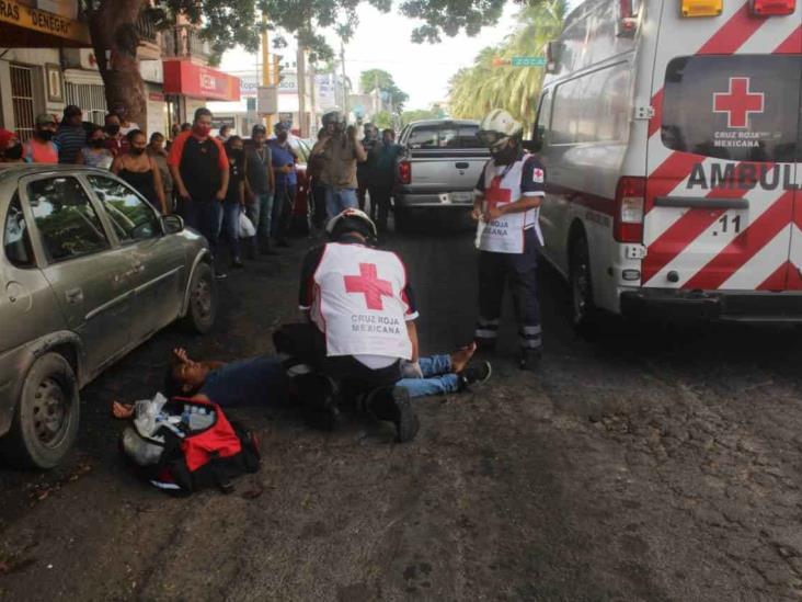 Conductor de camioneta atropella a joven en Veracruz