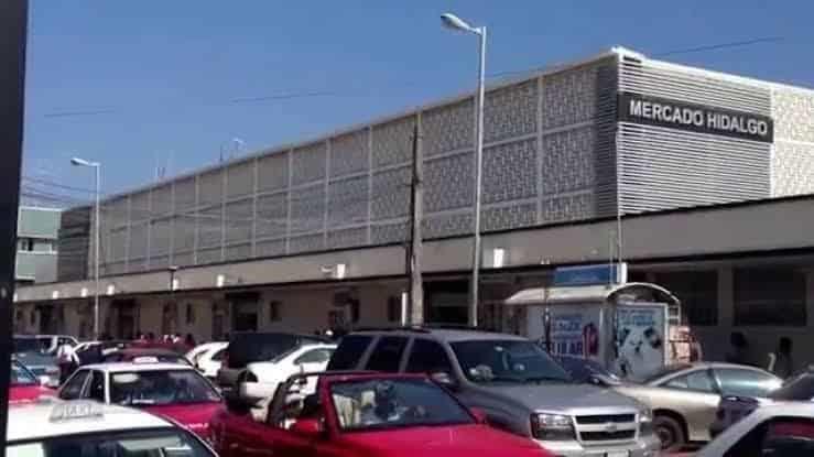 Ante semáforo naranja en Veracruz, locatarios abren negocios