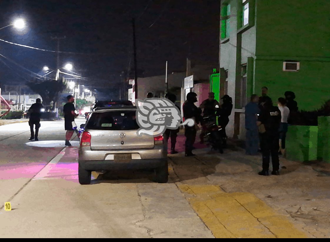 Rafaguean coche sobre Lázaro Cárdenas en Coatza, recogen 25 casquillos