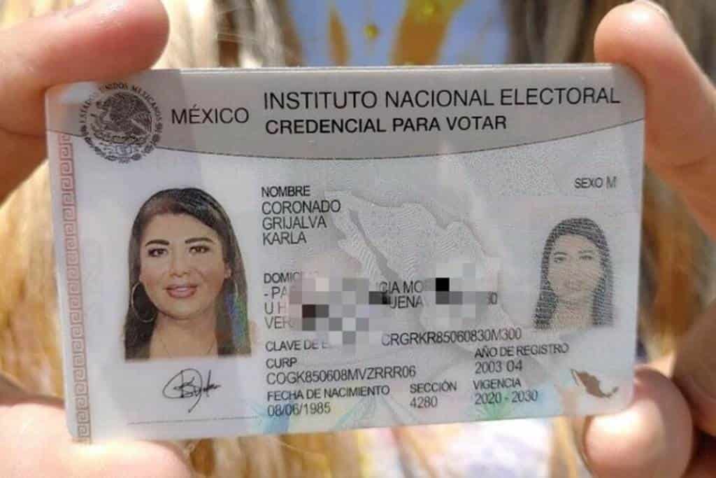 Expide INE primer credencial a chica trans