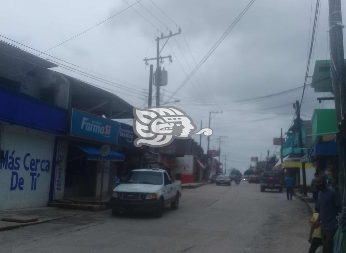 Sin luz familias de Villa Cuichapa por falla en transformador