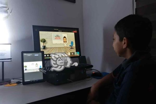 En pandemia, tercera parte de estudiantes tomó clases a distancia