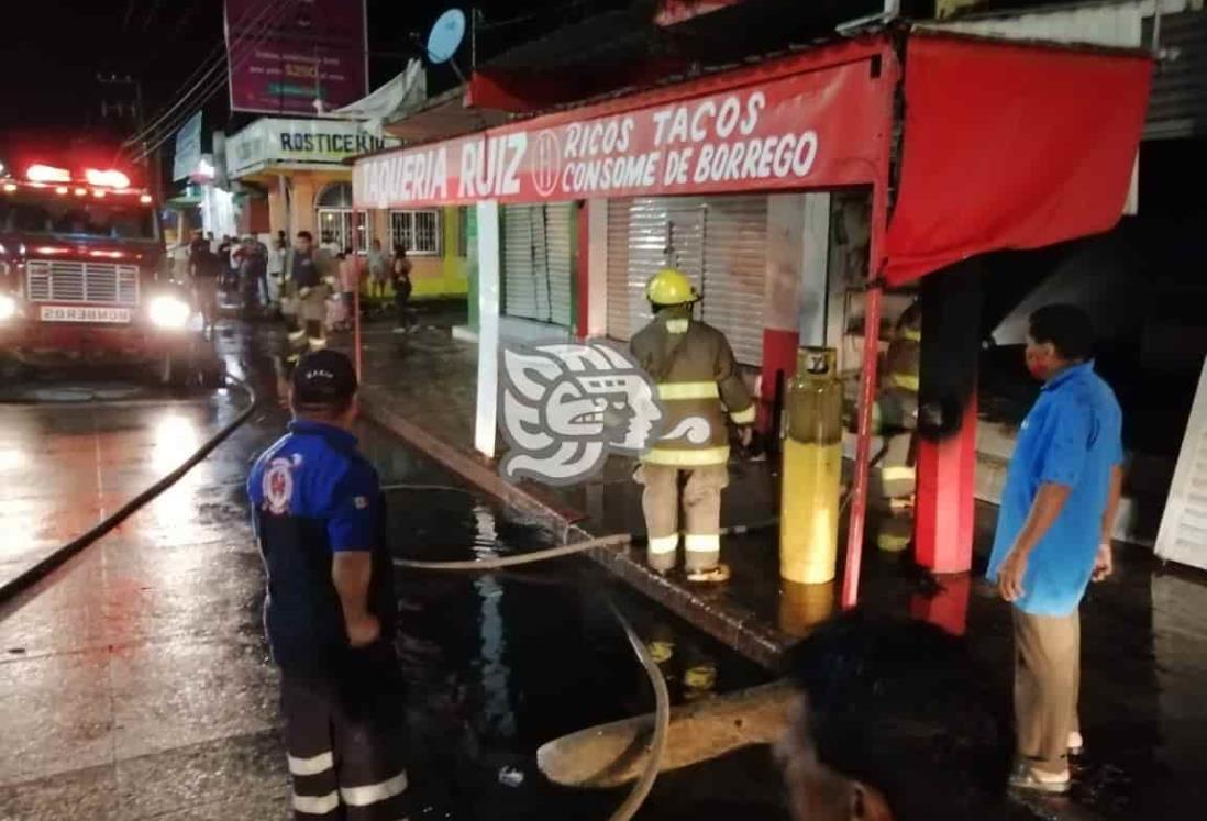 Se incendió negocio de comida en bulevar de Minatitlán