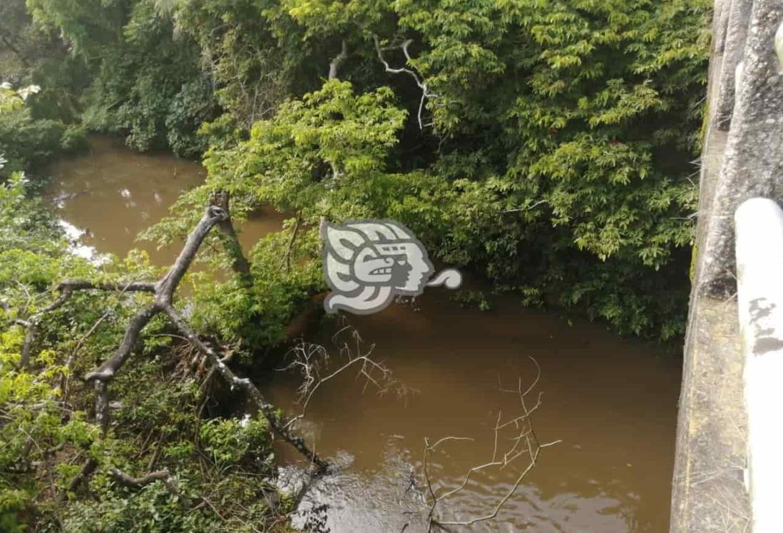 Analizarán fétidos olores que emanan del arroyo Chichigapa