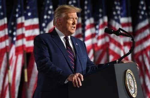 Trump se declara único salvador de Estados Unidos