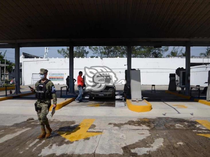 Se incendia vehículo que se encontraba estacionado en centro de verificación