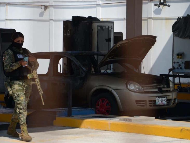 Se incendia vehículo que se encontraba estacionado en centro de verificación